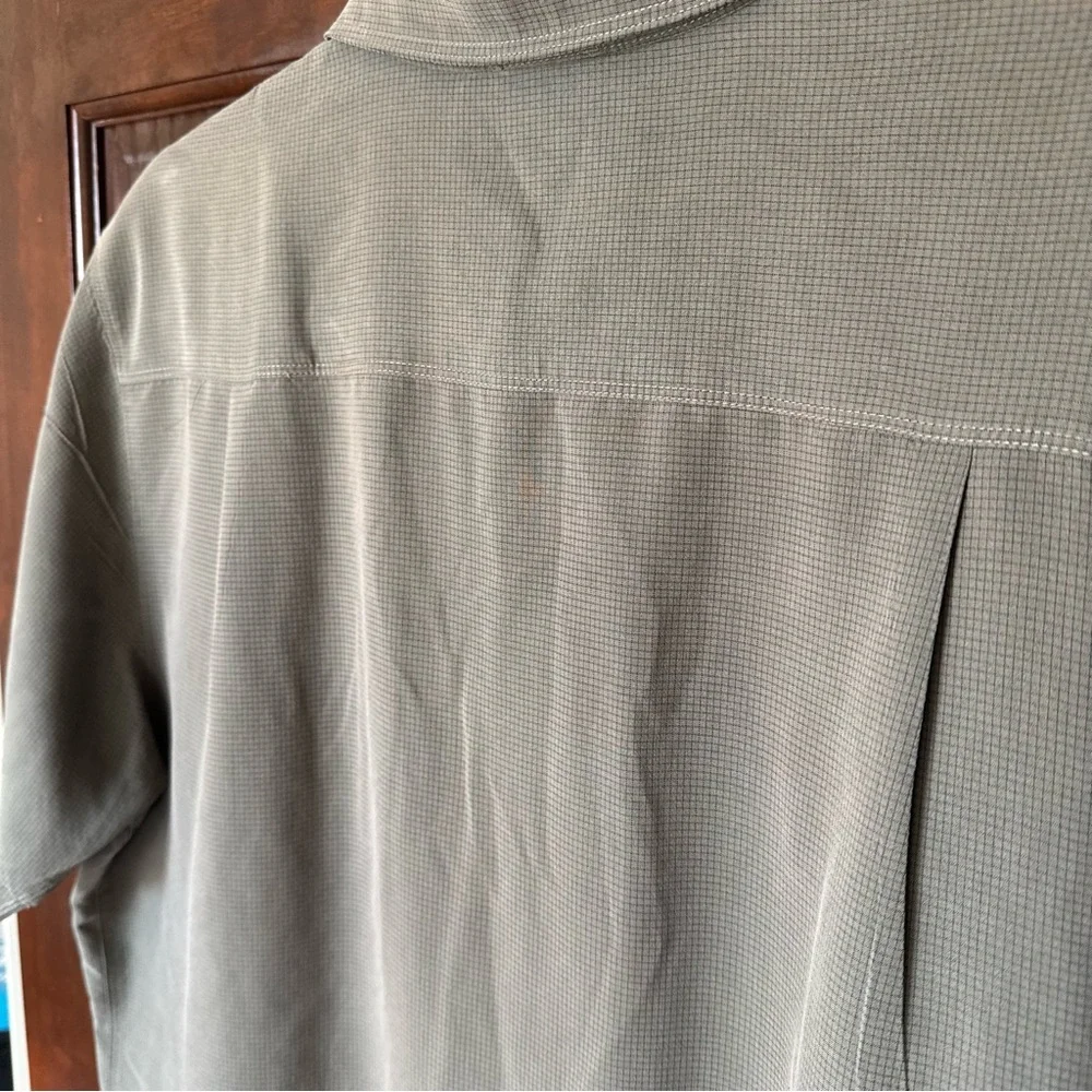 Vintage The North Face Men's Olive Short-Sleeve Button-Down Shirt